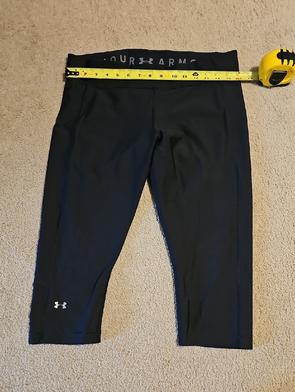 Under Armour Women Black Capri Leggings
